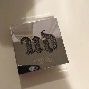 Urban decay after glow highlighter in sin